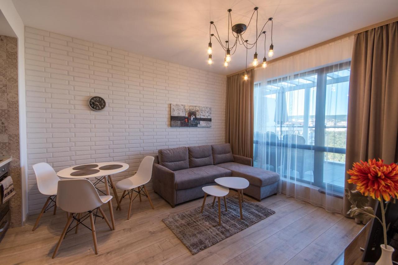 City Apartments Triumph Varna Exteriör bild