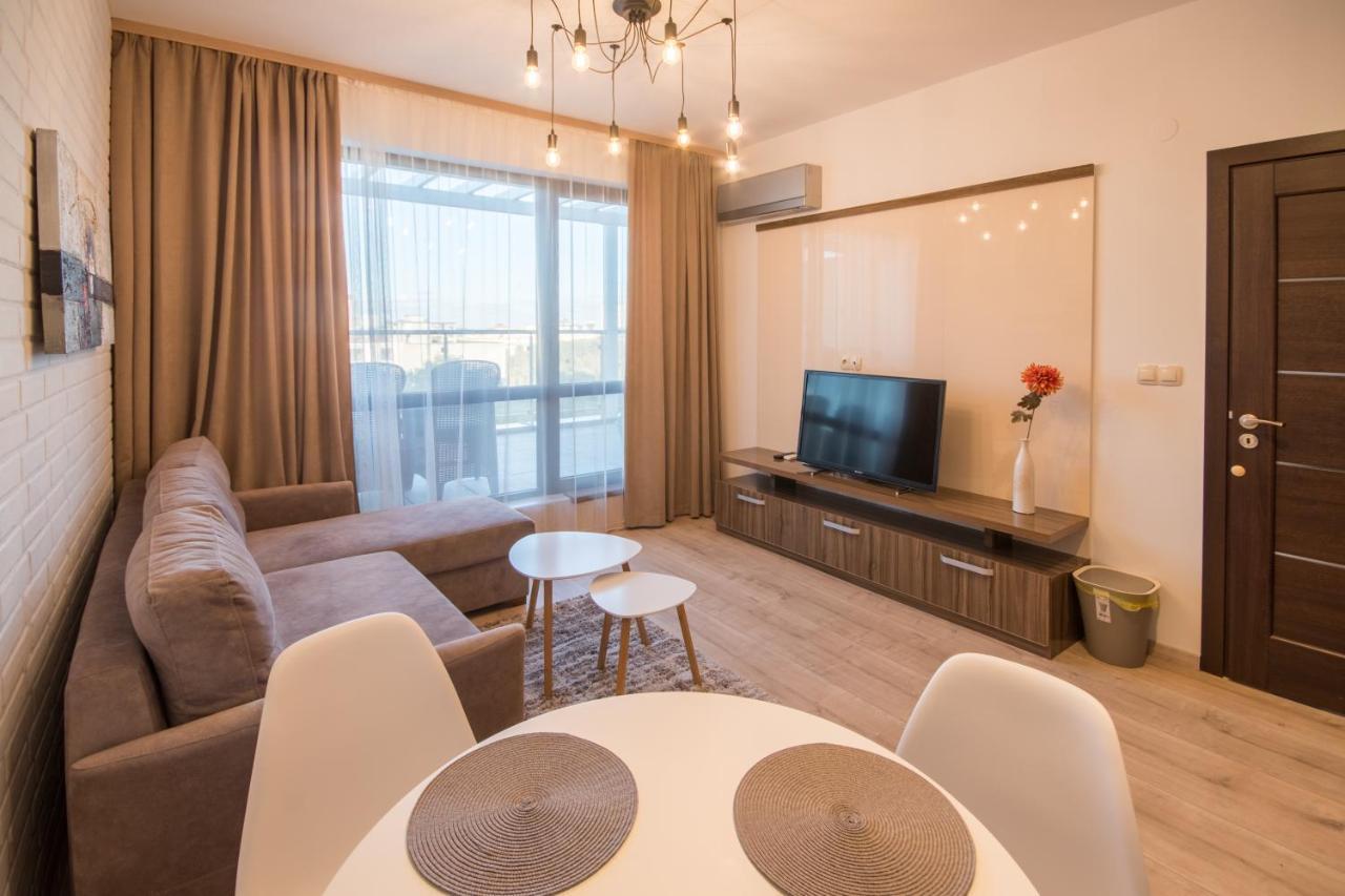 City Apartments Triumph Varna Exteriör bild